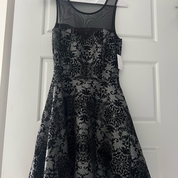 Elegant Black and Gray Dress with Mesh Detail - Picture 1 of 1
